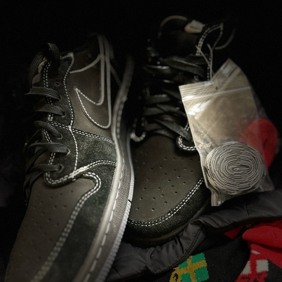 Deadstock Travis Scott Low Dunks ‘Phantom Blacks”, Jordan’s \ Nike. $250 Sale! - Picture 7 of 16